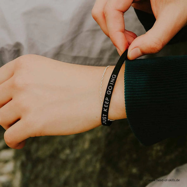 Silikon Armband Just Keep Going