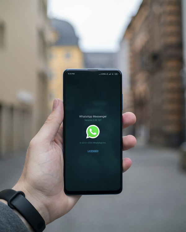 Schreibe uns per Whatsapp